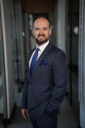 Dentafit Diş Hekimi Prof. Emre İriboz Dentafit Diş Hekimi Prof. Emre İriboz
